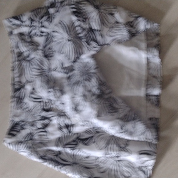 XL LE CHATEAU Beautiful Floral Lined Full Circle Skater SKIRT w Wide Waistband!! - Picture 6 of 7